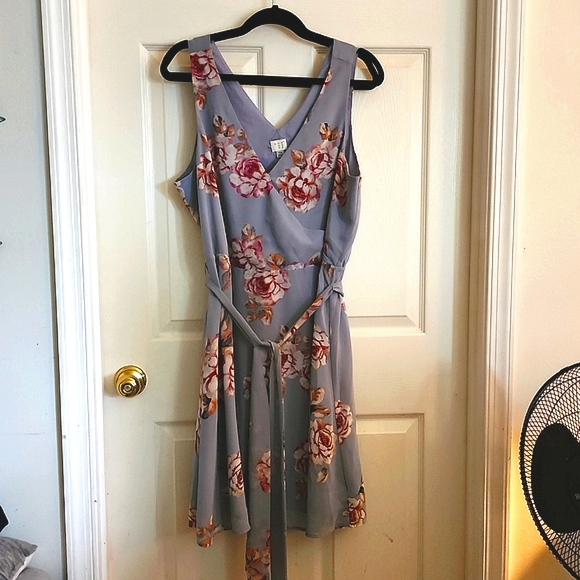 a new day Dresses & Skirts - Gray Floral Dress